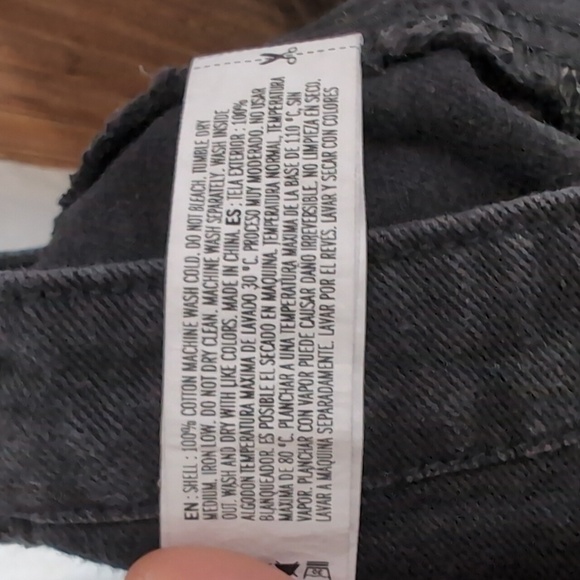 Forever 21 Black Denim Midrise Shortie Cut-off Shorts Size Small - Picture 5 of 5